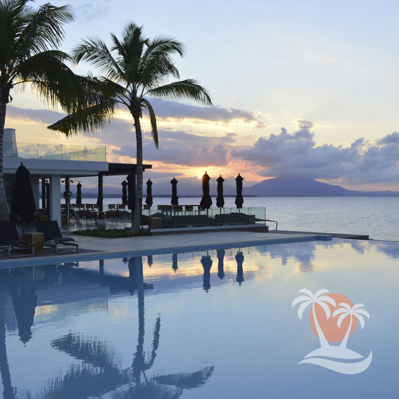 pool contractor in (location)